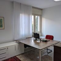 Stanza in studio condiviso uso ufficio