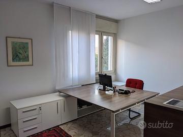 Stanza in studio condiviso uso ufficio