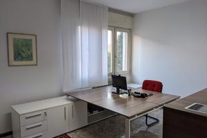 Stanza in studio condiviso uso ufficio