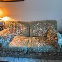 Coppia di divani (un 2 posti letto e un 3 posti)