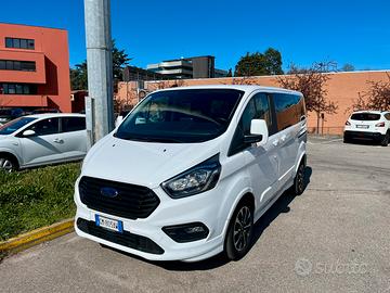 Ford Tourneo Custom Hybrid 8 posti gancio traino