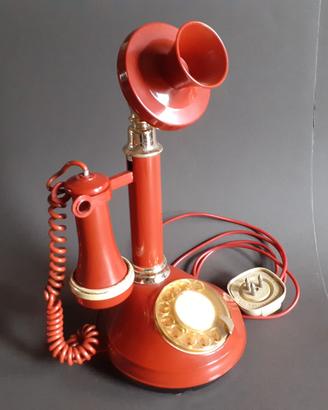 Telefono rosso a candela vintage