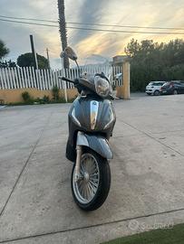Beverly 300