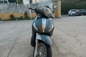 Beverly 300