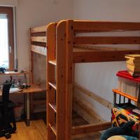 Letto FLEXA Classic sopra-elevato in legno