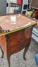 Comodino antico in stile Luigi XV  piano in marmo