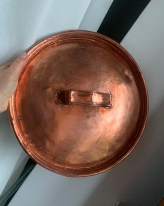 Antico coperchio in rame antico coperchio in rame