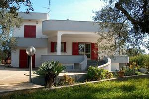 Ampia e comoda villa a Torre Suda