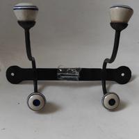 Appendiabito a muro a due bracci ferro e ceramica