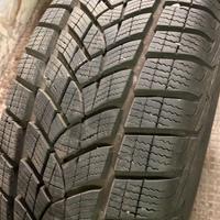 pneumatici invernali modello Goodyear ULTRAGRIP PE