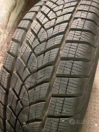 pneumatici invernali modello Goodyear ULTRAGRIP PE