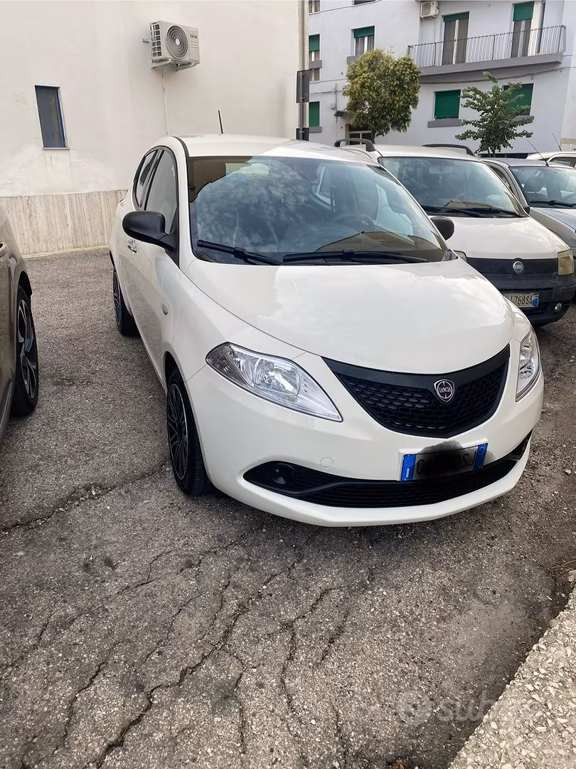 Lancia Ypsilon
