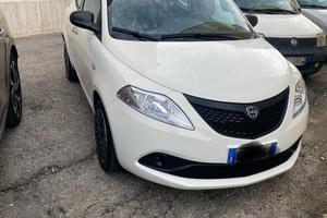 Lancia ypsilon 1.0 mild hybrid