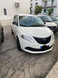 Lancia ypsilon 1.0 mild hybrid