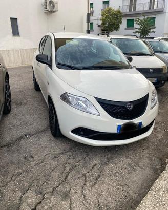 Lancia ypsilon 1.0 mild hybrid