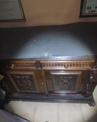 Mobiletto e quadretto con cornice