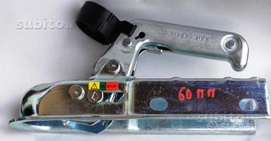 Testina d'aggancio tipo quadratto per carrelli