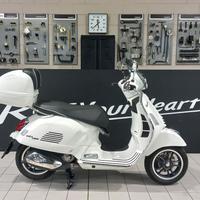 Piaggio Vespa 300 GTS Super