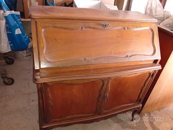 Scrittoio con vetrina