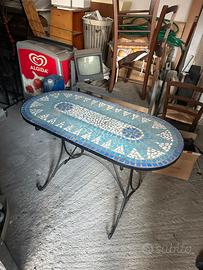 Tavolo in ferro con vero mosaico in pietra