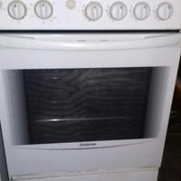 Cucina con forno a gas 4 fuochi Ariston