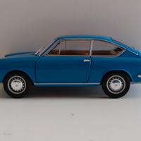 Modello auto fiat 850 coupe azzurro in teca