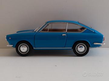 Modello auto fiat 850 coupe azzurro in teca
