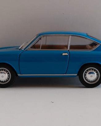 Modello auto fiat 850 coupe azzurro in teca