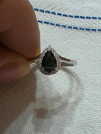 Anello con moissanite e zirconi