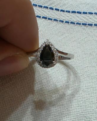 Anello con moissanite e zirconi