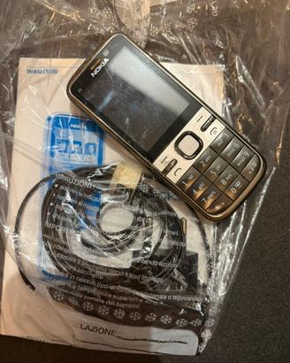 Nokia C5-00 con caricabatterie e manuale