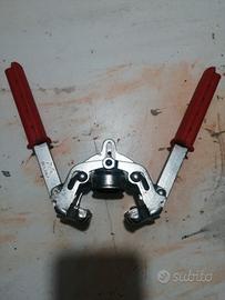 Tappatrice professionale per tappi a corona