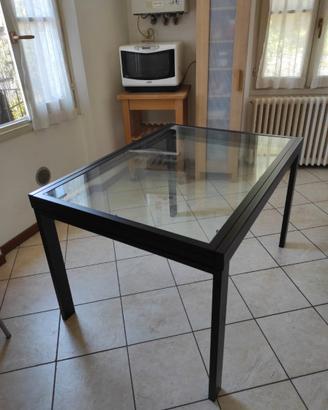 Tavolo allungabile in acciaio e vetro