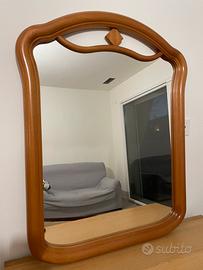 Specchio con cornice in legno