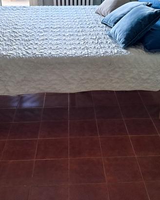 letto matrimoniale con doghe e materasso 