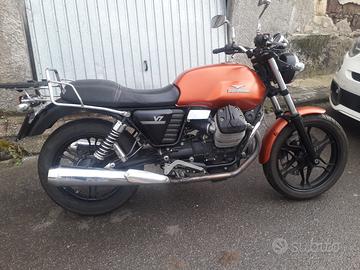 Moto Guzzi V7 - 2012