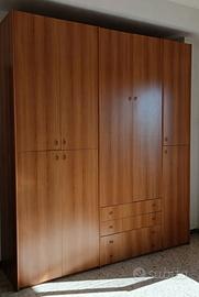 Armadio a 5 ante e 4 cassetti