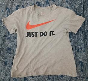 Maglietta Nike Grigia