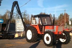 TRATTORE AGRICOLO FIAT 880 MODELLO CON BRACCIO