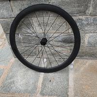 RUOTA ANTERIORE BDC IN CARBONIO 