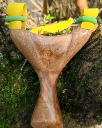 fionda in legno