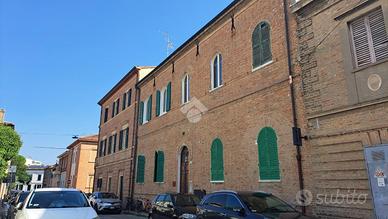 5 LOCALI A PESARO