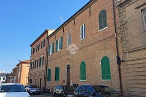 6 LOCALI A PESARO