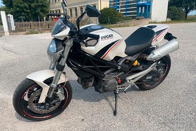 Ducati Monster 696