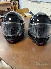 Coppia di caschi Shoei