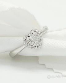 Anello oro a forma di cuore con diamanti 