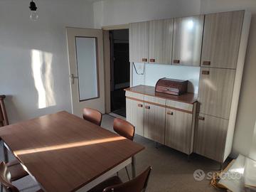 Tavolo  e credenza anni 60