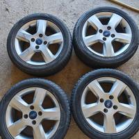 cerchi in lega Ford Fiesta raggio 15 e gomme