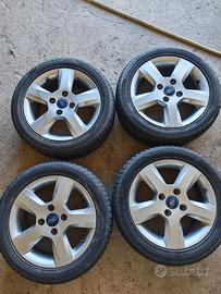 cerchi in lega Ford Fiesta raggio 15 e gomme