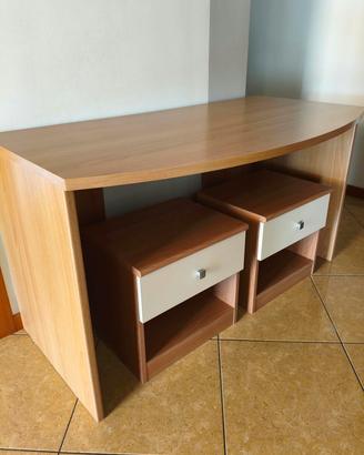 scrivania e due comodini 